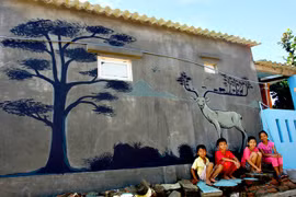 Project to fill Tam Ky with wall art