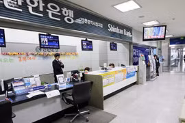 Foreign banks make beeline for Vietnam 