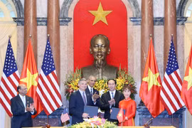 Vietjet, Boeing sign 11.3-billion-USD contract 