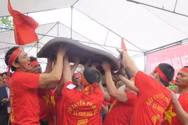Clay Fire-cracker Festival returns to Hai Duong