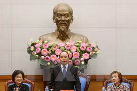  Prime Minister meets Vu A Dinh scholarship fund managers