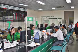 Vietnamese banks to improve gradually in 2017: Fitch