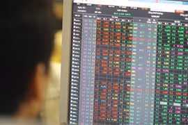 Vietnam stocks decline amid global rout