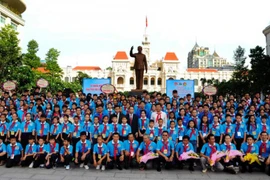 HCM City’s officials meet Indochinese children attending exchange 