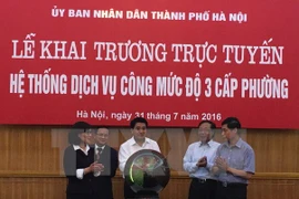 Hanoi launches e-government system in 12 districts