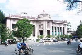 Central bank keeps eye on credit growth 