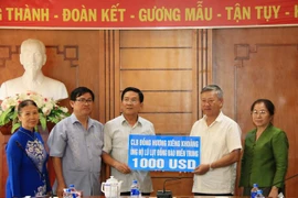 Vietnamese expats in Laos support flood victims in central region