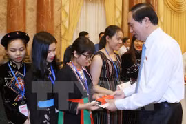 President greets outstanding ethnic minority students