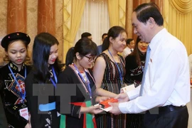 President greets outstanding ethnic minority students