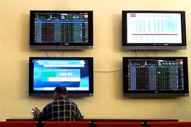 Higher oil drives Vietnam stocks up