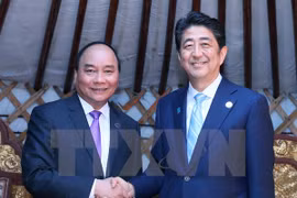  PM Nguyen Xuan Phuc active on ASEM sidelines