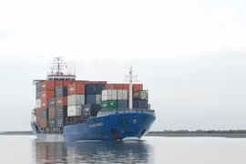 Can Tho’s port receives first large container ship