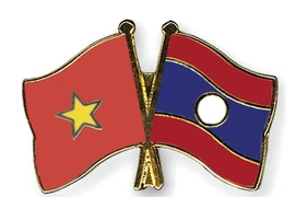 Lao officials pay Tet visit to Nghe An