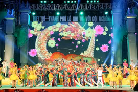 Street folk festival bustle in Viet Tri City