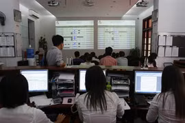 Vietnam’s stocks down on lower oil prices
