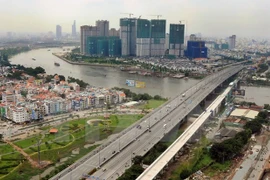 HCM City’s metro route No. 1 bridge sections joined