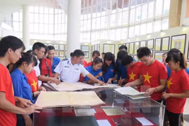 Exhibition on Hoang Sa, Truong Sa comes to border province