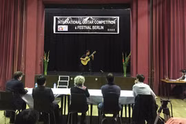 Vietnamese guitarist wins prize at Berlin competition