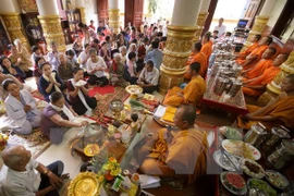 Greetings to Khmer in Vinh Long, Soc Trang on Sene Dolta Festival 