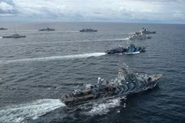 Indonesia, US consider joint patrols in sea
