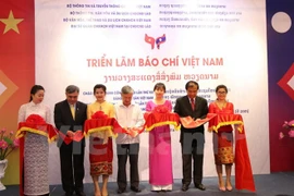 Vietnamese press exhibition underway in Laos
