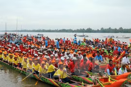 [Video] Boat race festival enthralls people in Mekong Delta