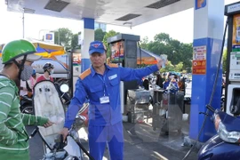 Fuel prices gain nearly 700 VND per litre