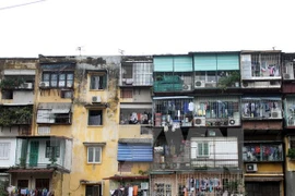 Government to take down damaged buildings