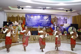 Vietnamese-Lao youth friendship meeting 2016 concludes 