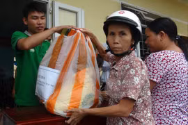 Quang Tri supports farmers affected by mass fish deaths