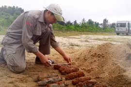 Quang Tri: 21 projectiles removed from civilian’s garden