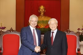 Party Secretary greets French NA President