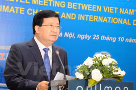 Vietnam holds climate change dialogue with development partners