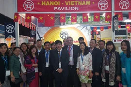 Visitors interested in Vietnamese goods at SA trade exhibition 
