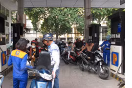 Petrol prices up 670 VND per litre 