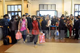 Tet gifts warm up hearts of disadvantaged people 