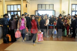 Tet gifts warm up hearts of disadvantaged people 