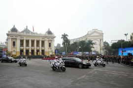 DPRK Chairman arrives in Hanoi