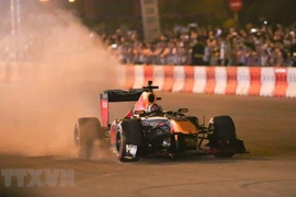 Formula One legend hits Hanoi streets