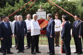 Party General Secretary and President To Lam, head of the Communist Party of Cuba Central Committee’s Department of International Relations Emilio Lozada Garcia and delegates at the event (Photo: VNA)