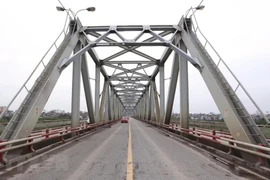 Hanoi bridges empty as people practice physical distancing 