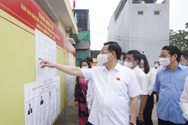 Legislative leader inspects election preparations in Tuyen Quang province