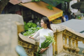 Hanoian lady gracefully poses with easter lily