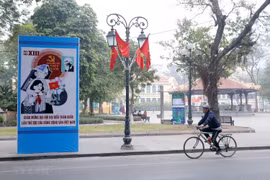 Hanoi streets decorated for National Party Congress 