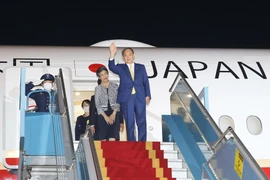 Japanese PM arrives in Vietnam for official visit