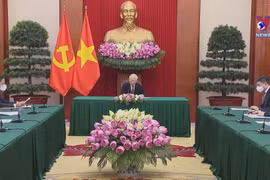 Vietnam, RoK leaders agree to step up ties in COVID-19 combat