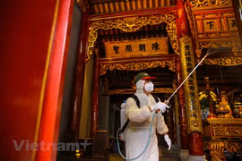 Hanoi close tourist sites for disinfection