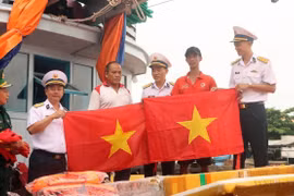 Vietnam People's Navy - A pillar of support for fishermen 
