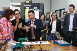 Parliamentary State Secretary to the Federal Ministry for Economic Cooperation and Development of Germany Bärbel Kofler ( first, left) is introduced to vocational training at LILAMA 2. (Photo: VNA)