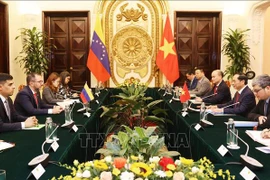 Minister of Foreign Affairs Bui Thanh Son holds talks with his Venezuelan counterpart Yvan Gil Pinto in Hanoi on June 8. (Photo: VNA)